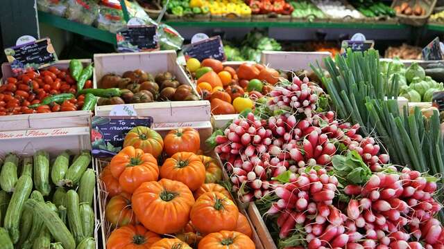 MARCHÉ HEBDOMADAIRE D'AMBRIÈRES LES VALLÉES