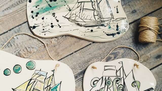 Atelier décoration sur faïence