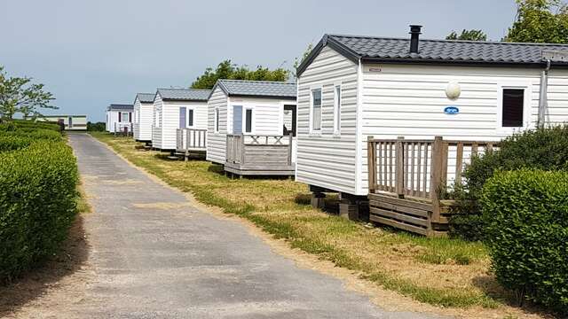 Aire de stationnement et de service du Camping l'Oiseau Blanc