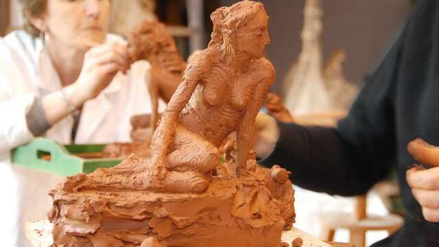 Stage de modelage avec modèle vivant au Jardin des Sculptures