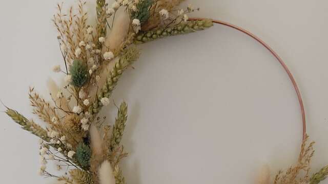 Atelier couronne de fleurs base bois