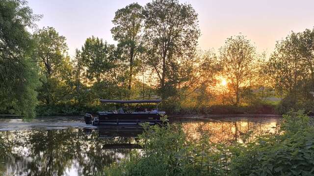 Croisière Fluviale à Bord du BLACK BOAT - Anjou Nautic