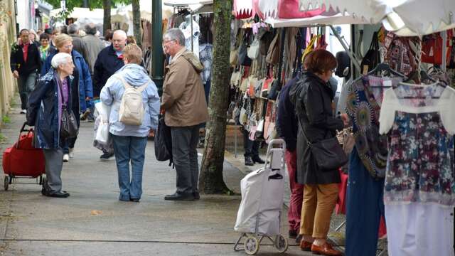 MARCHÉ DE COSSÉ-LE-VIVIEN