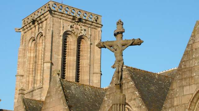 Eglise Saint-Jean du Baly et son calvaire