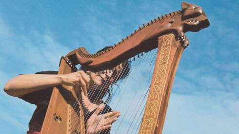 Morgan Rueff, harpiste et chanteuse