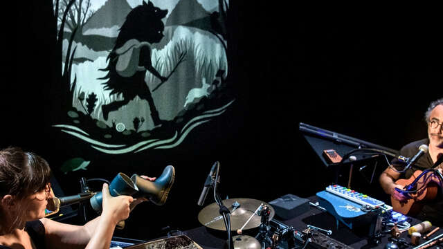 Centre Culturel : L'ours et la louve