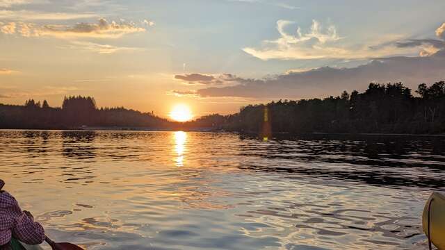 Canoë coucher de soleil Auphelle