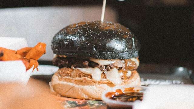 Black and White Burger Pau