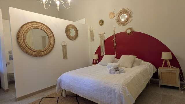 CHÂTEAU SAINTE COLOMBE DE B - CHAMBRE LA LOGE POURPRE PMR