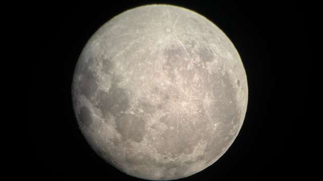 ASTRONOMIE : OBSERVATION DE LA LUNE AU TÉLESCOPE