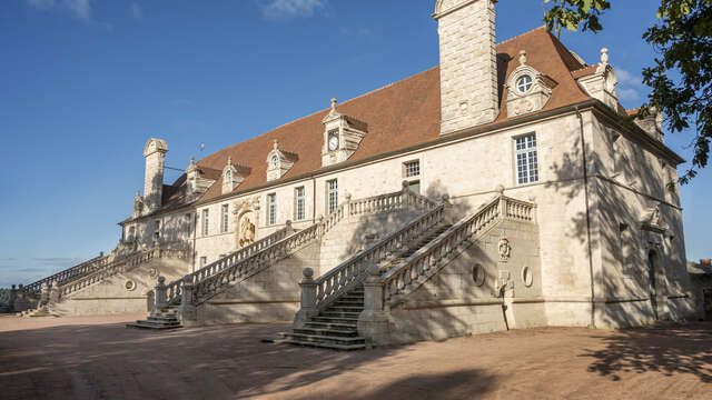 Ecuries du château de Chaumont en Charolais