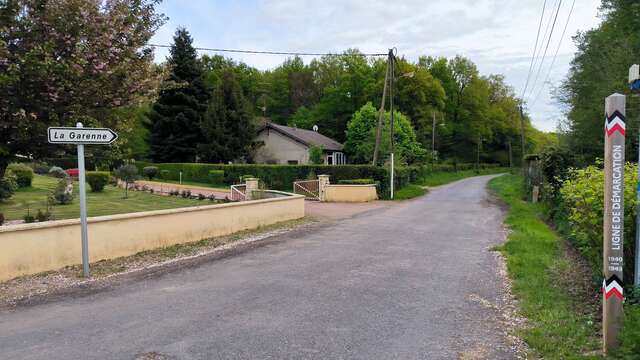 Ligne de démarcation - ancien poste de contrôle allemand - Poteau