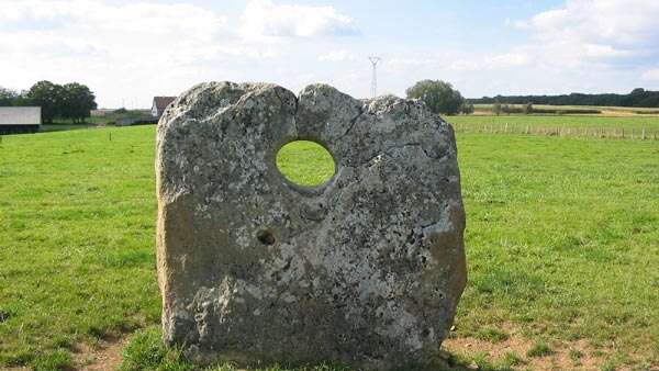 Pierre percée d'Aroz