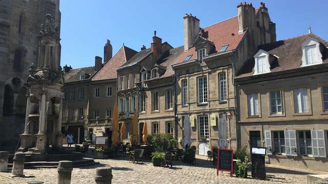 Balade urbaine : des façades classiques à l'Art Déco.