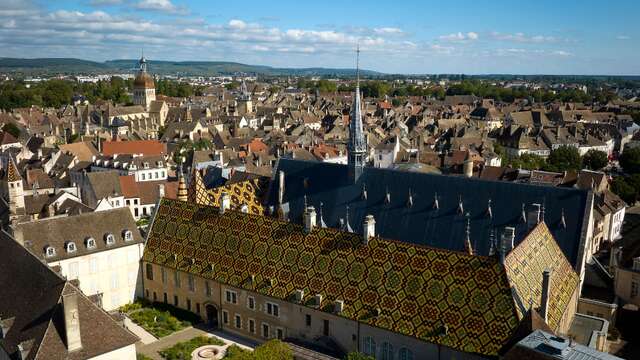 Hôtel-Dieu - Hospices de Beaune
2026 - MOUVEMENT(S)
[RANDO-VÉLO] De Beaune à Meursault sur les traces de "La Grande Vadrouille"