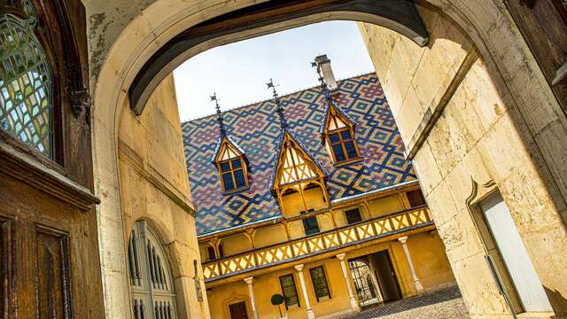 Hôtel-Dieu - Hospices de Beaune 
Programmation 2024 - CHARITÉ
Itinéraire hospitalier "De l'Hôtel-Dieu à l'Hospice de la Charité"