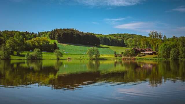 Boucle pédestre : tour du lac des Dronières