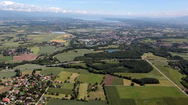 Boucle pédestre : paysages franco-suisses: Soral - Thairy - Laconnex