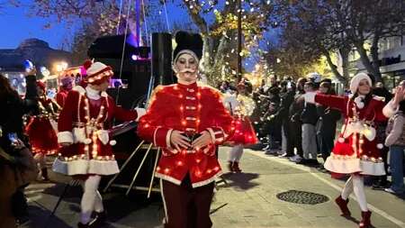 Festival Bonheurs d'Hiver - Départ du Père Noël - Tchouk le petit train - Cie Task