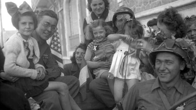 Insignes de guerre, un signe de paix, atelier à l'Écomusée