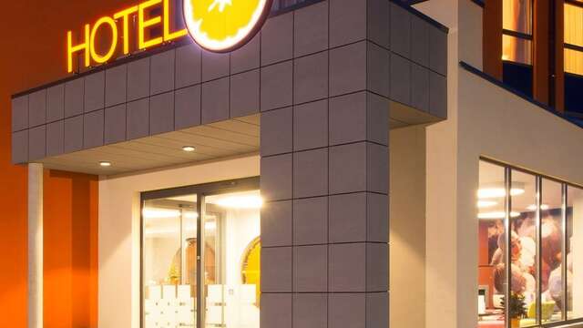 Orange Hotel