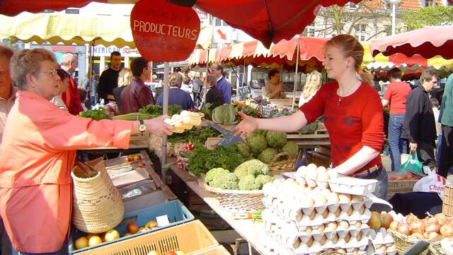 Marché hebdomadaire de Saint-Omer quartier Haut-Pont
