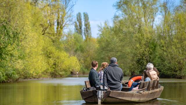 Balade commentée en bateau traditionnel à la Maison du Marais