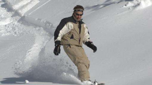 Introductory snowboarding session