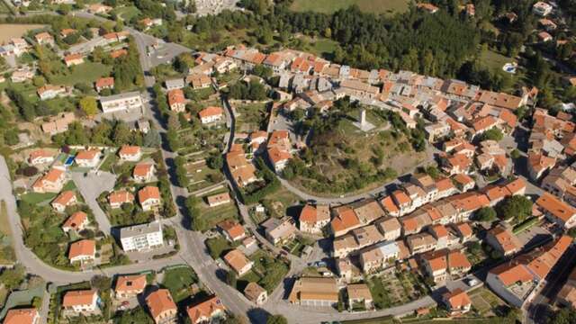 La Cité escarot et sa tour