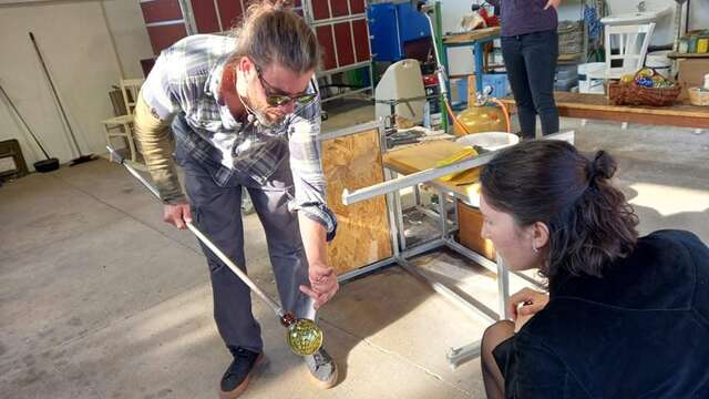 Discovery workshop: Blow and sculpt your own glass object