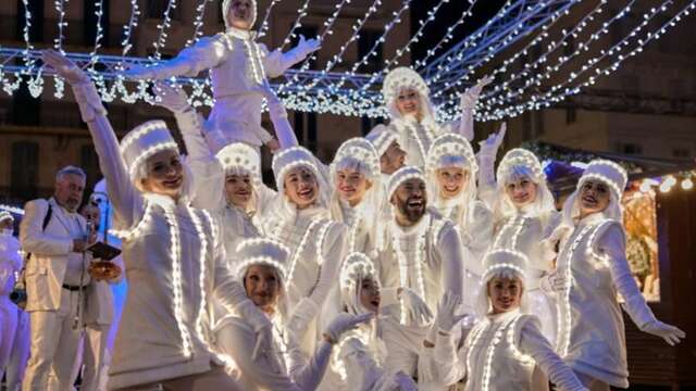 Un Noël à la montagne - Parade dans la ville