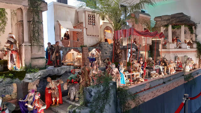 La Crèche napolitaine de Christian Léandre Ganga: entre exubérance baroque, dévotion populaire et théâtralité profane.
