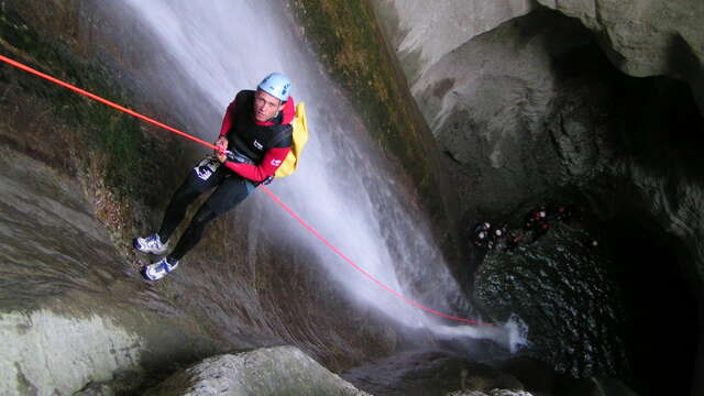 Sortie encadrée de Canyoning : L’aventure au fil de l’eau !