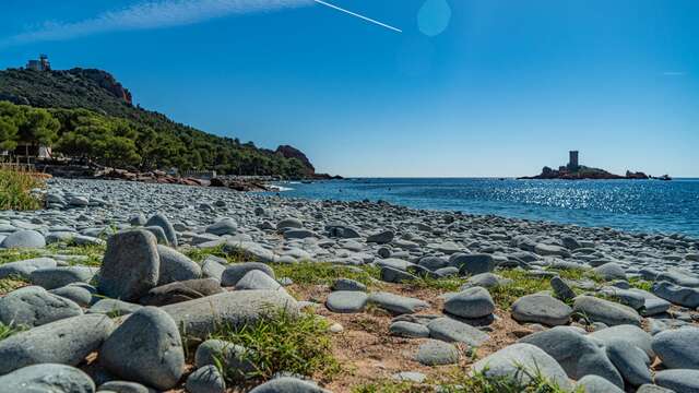 Des carrières de porphyre aux calanques de l'Estérel