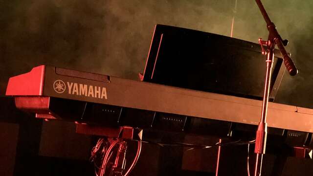 Singing concert at Roc des Tours with Rose Solo