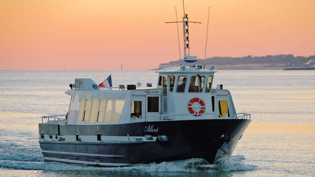 Getaway to Fort Boyard at sunset - La Rochelle Croisières