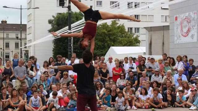 Atelier à thème : Portés acrobatiques en duo et groupe avec cie Duo Masawa - Spectacle Est Dans La Rue