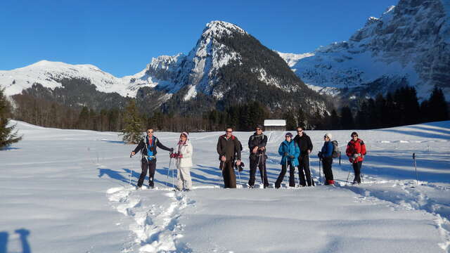 Sneeuwschoenwandelingen in het hart van bossen en open plekken