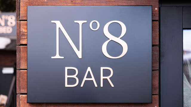 No 8 Bed & Bar