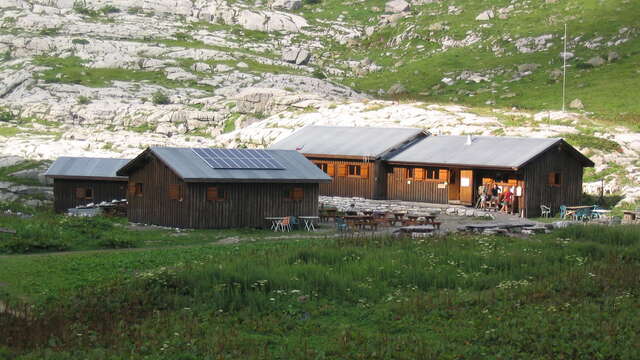 Tour des Fiz - Etape 2 - Refuge Alfred Wills > Refuge des Fonts > Refuge de Sales (1877m)