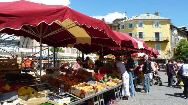 Marché bihebdomadaire d'Embrun