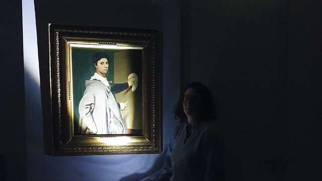 Guided tour: the MIB by lamplight between shadow and light