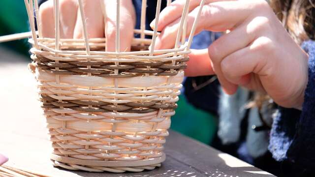 Ateliers : vannerie ou créations sur toile de mandalas