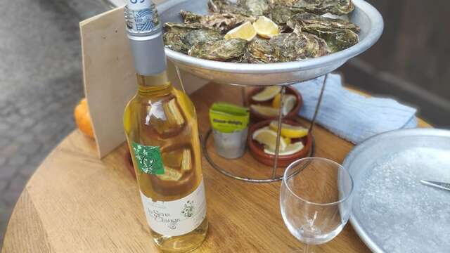 Come toast oysters at "Le Zèbre" cellar