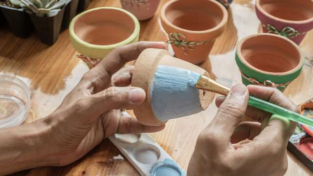 Atelier : Décore ton petit pot de terre cuite - Métal & Bois