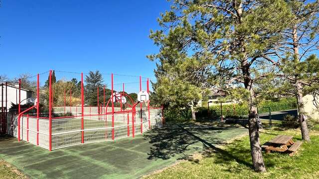 Aire de pique nique et de jeux de Valeilles