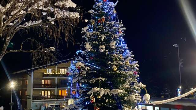 Illumination du sapin de La Tzoumaz - SD