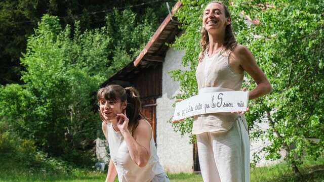 Compagnie Tant'Hâtive - Flâneries à Pérouges