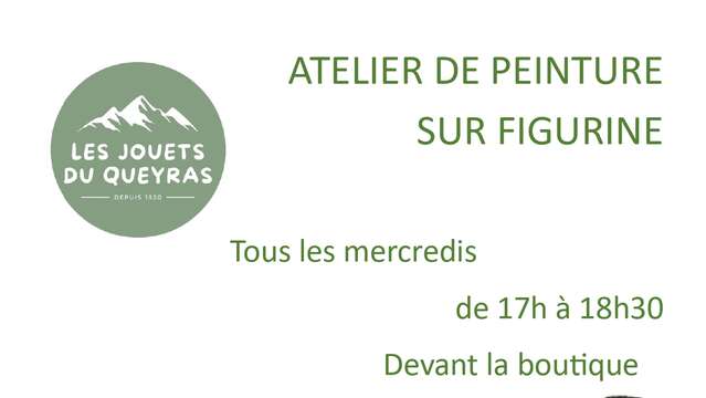 Atelier peinture sur des figurines en bois