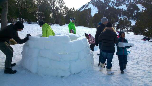 My trapper family and their igloo with the Bureau des Guides